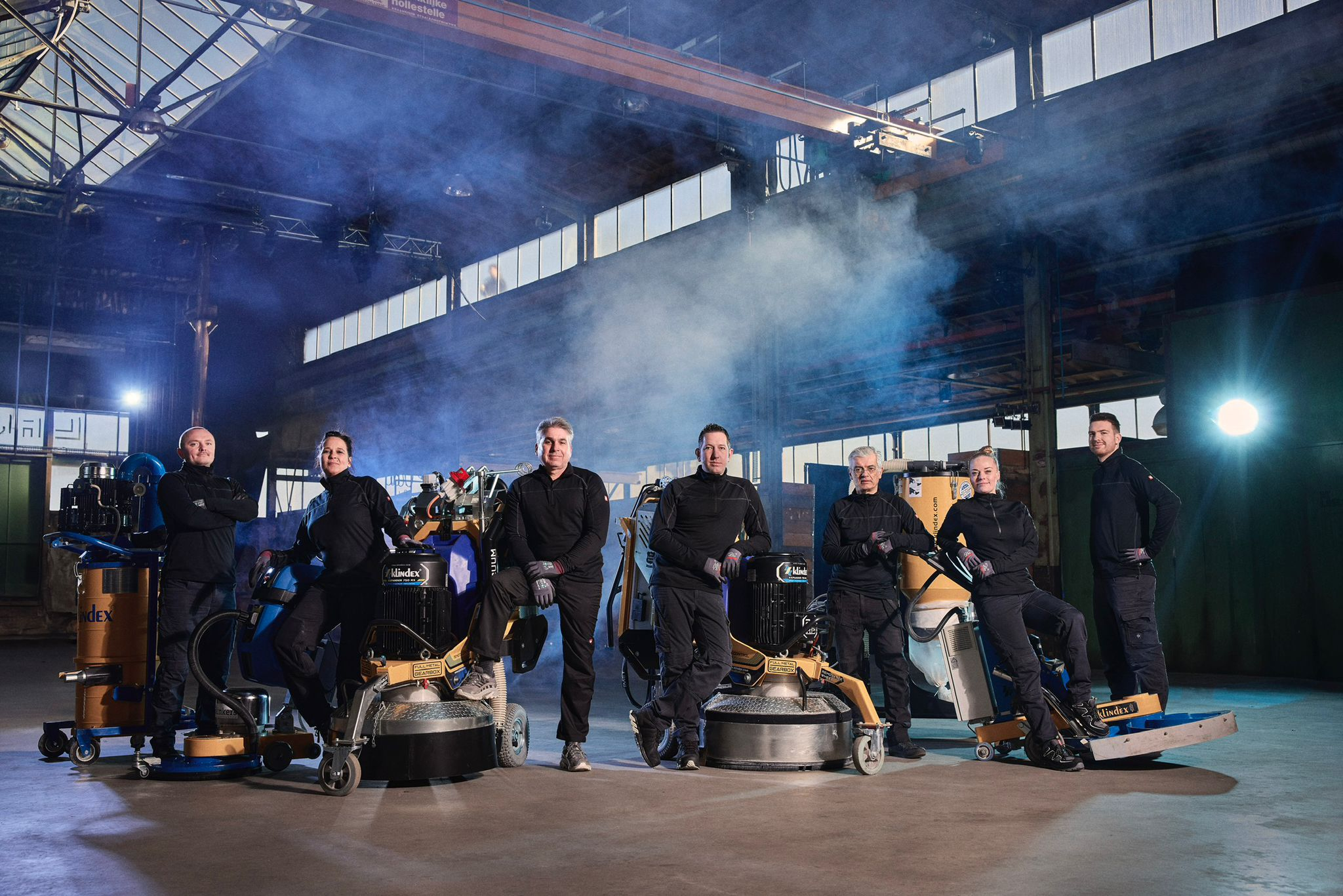Het team van Betonvloer Behandelen met onze machines